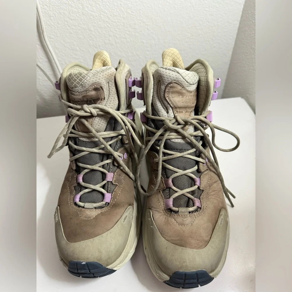 Hoka Women's Kaha 2 Gore-Tex Boots - Beige and Lavender - Picture 3 of 8